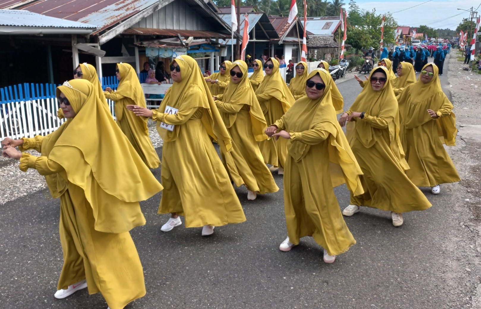 Peserta Gerak Jalan Ramaikan 17 Agustus di Batui